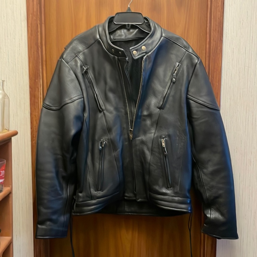 Men's VINTAGE MOTORCYCLE jacket. Black leather. Size 42